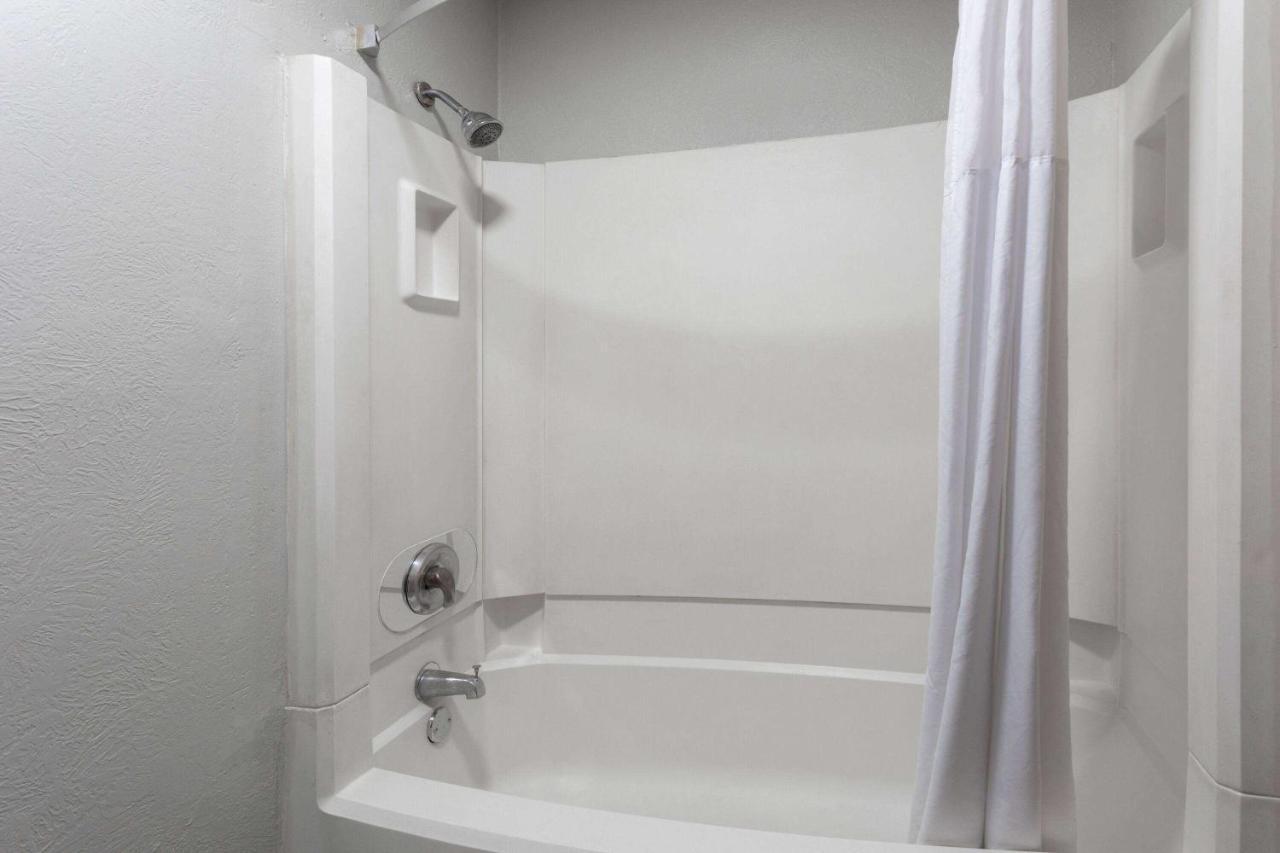 Super 8 By Wyndham Amarillo Central Tx Εξωτερικό φωτογραφία